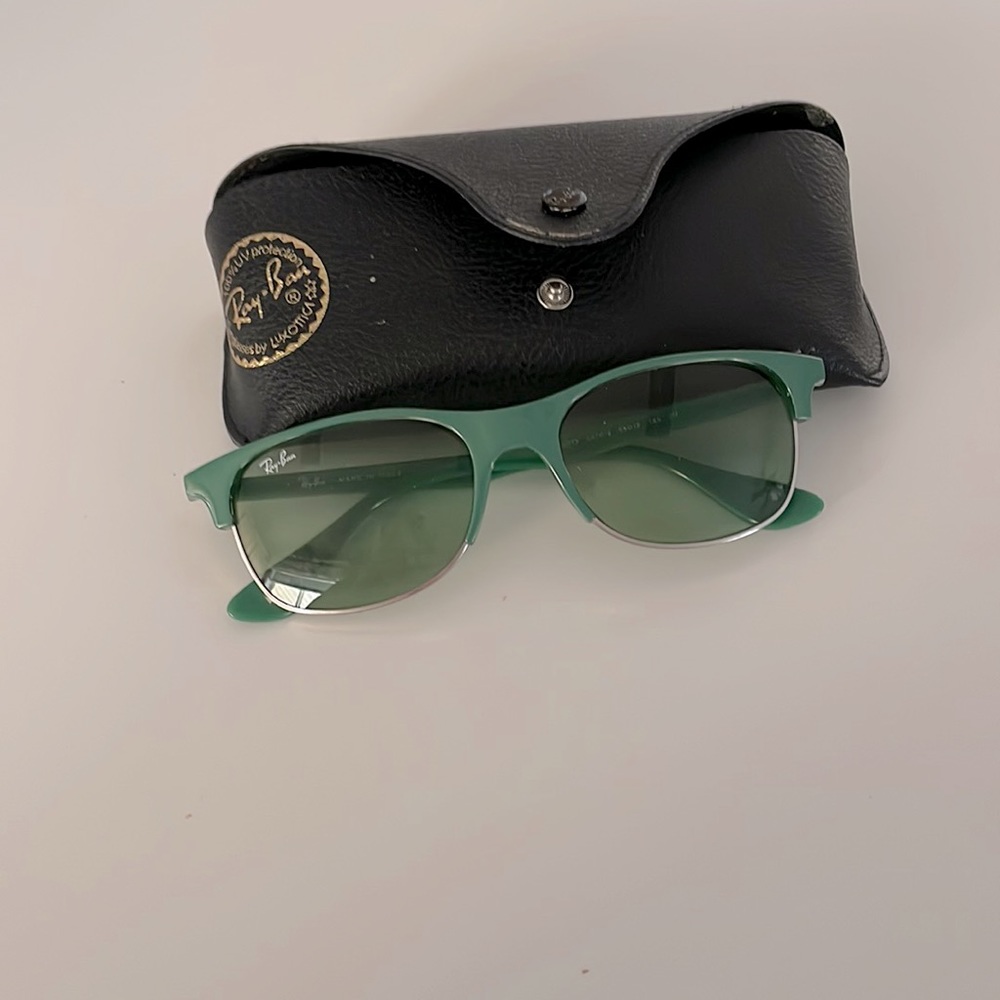 Green (Rare) women Rayban! NWT